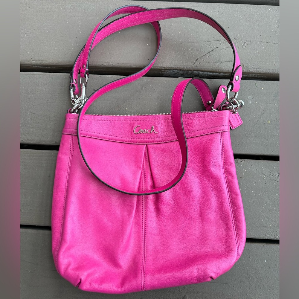 ➡️thrift store 8/14/23! Make an offer! 
Coach Pink Satchel A1381-F20114